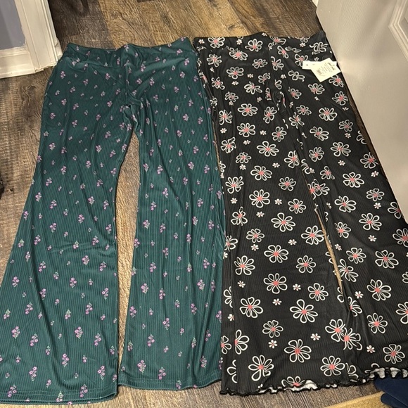 2 Floral Kids Bottoms - Green and Black - Picture 1 of 12